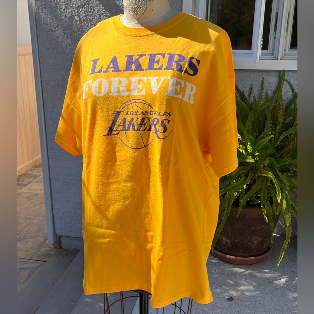 Los Angeles Lakers Forever Yellow T-Shirt 100% Cotton Preshrunk Gildan XL Unisex
